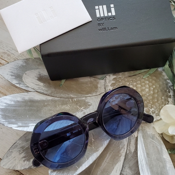 Sunglasses - Picture 2 of 10